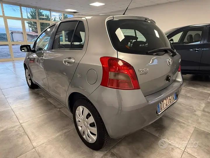 Toyota Yaris 2009 photo 4