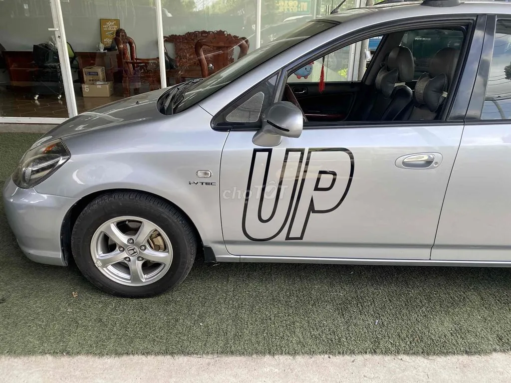Honda Stream 2004 photo 3