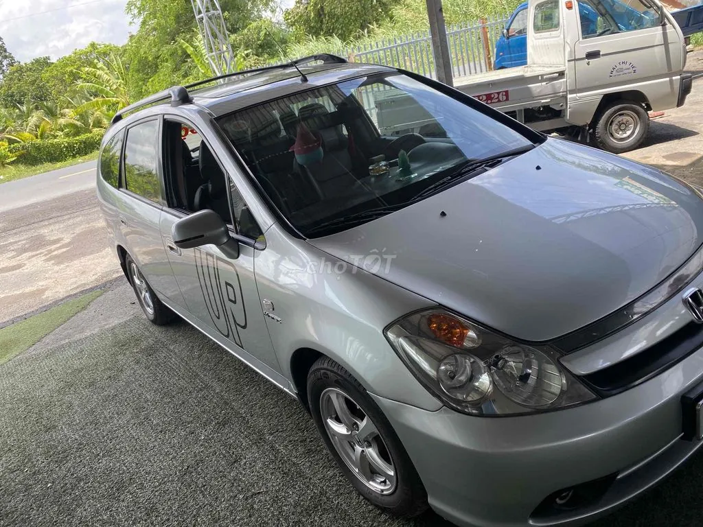Honda Stream 2004 photo 2