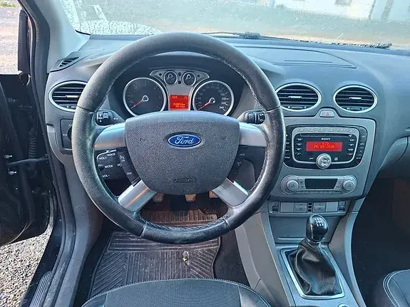 Ford Focus 2011 photo 3