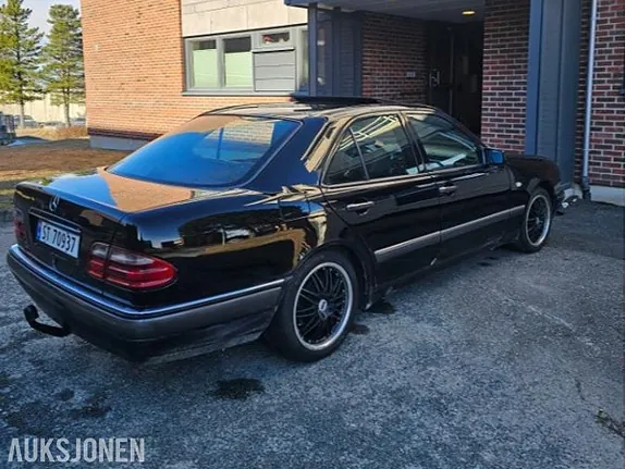 Mercedes-Benz Eklasse 1996 photo 3