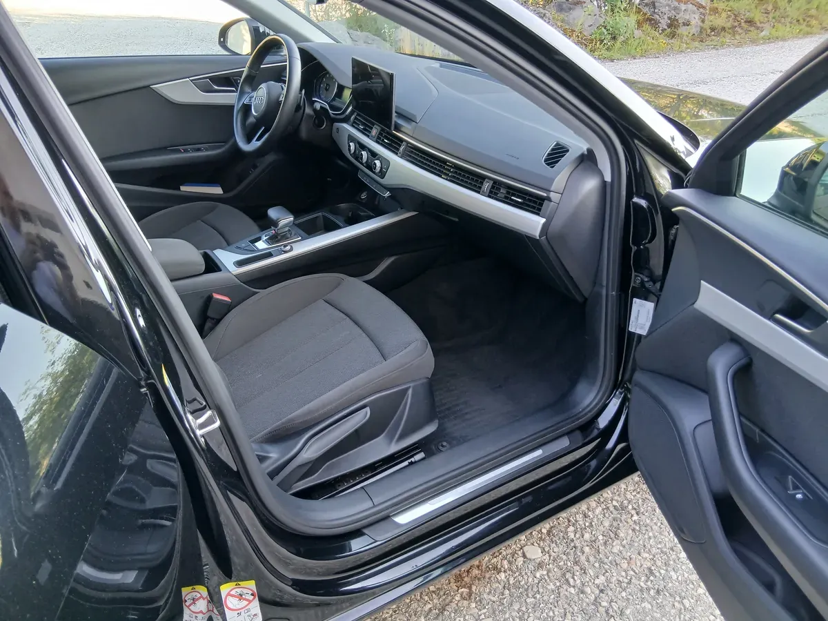 Audi A4 2022 photo 2