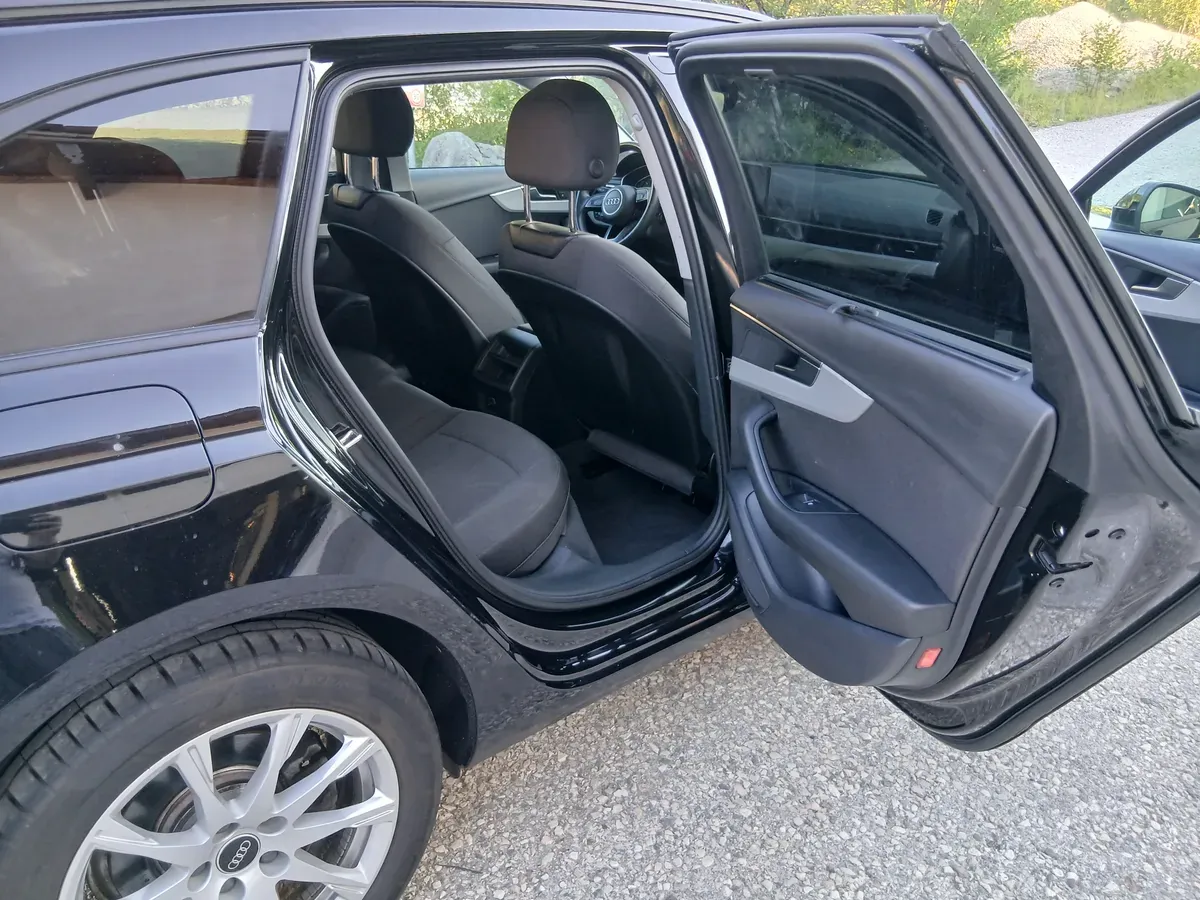 Audi A4 2022 photo 3