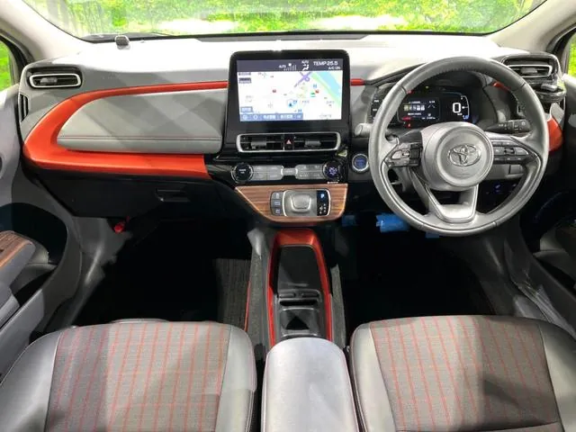 Toyota Aqua Z 2023 photo 2