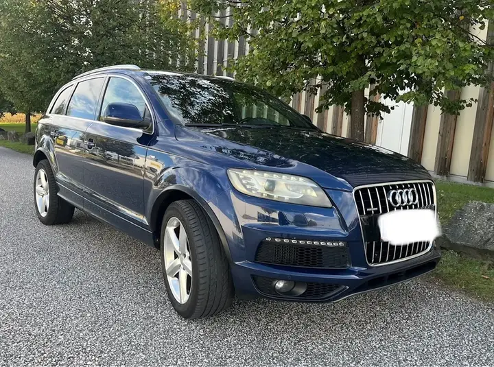 Audi Q7 2011 photo 2