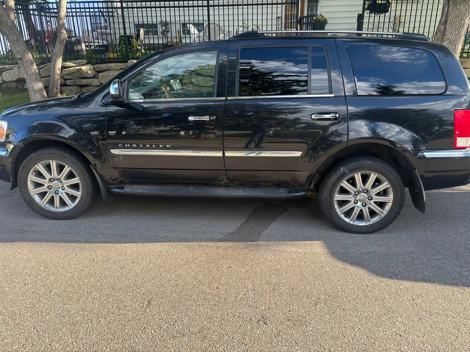 Chrysler Aspen 2008 photo 2
