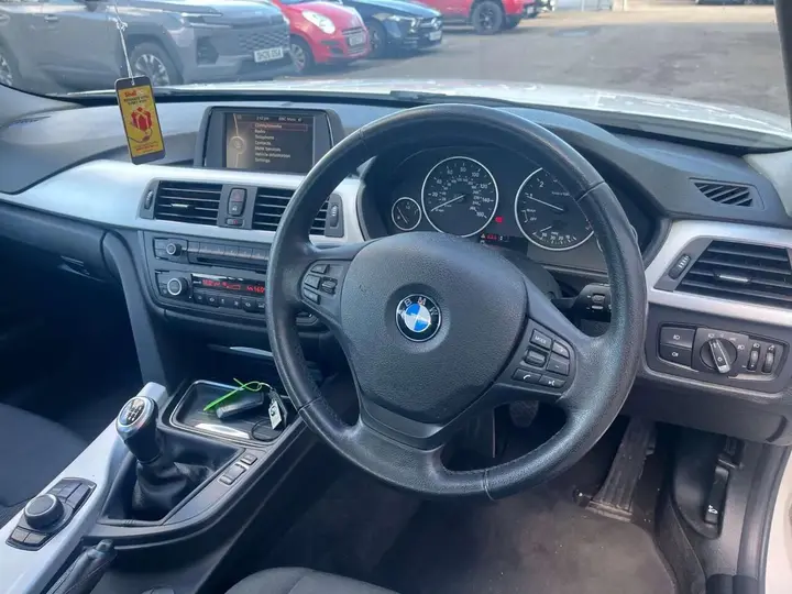 BMW 3 Series 2012 photo 3