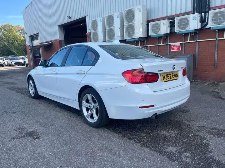 BMW 3 Series 2012 photo 2
