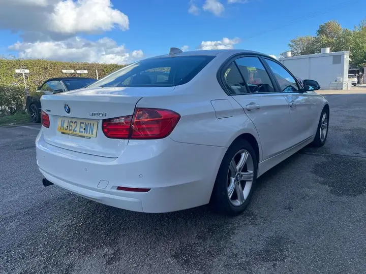 BMW 3 Series 2012 photo 4
