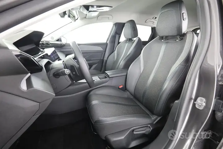 Peugeot 308 2023 photo 2