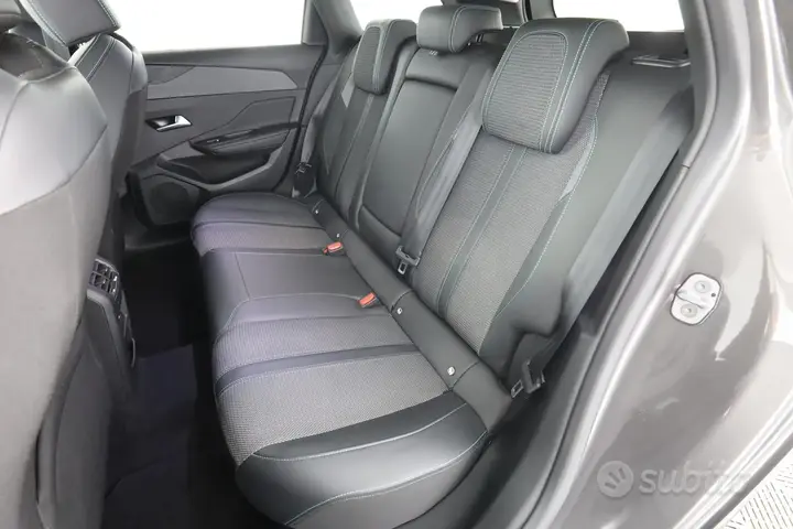 Peugeot 308 2023 photo 3
