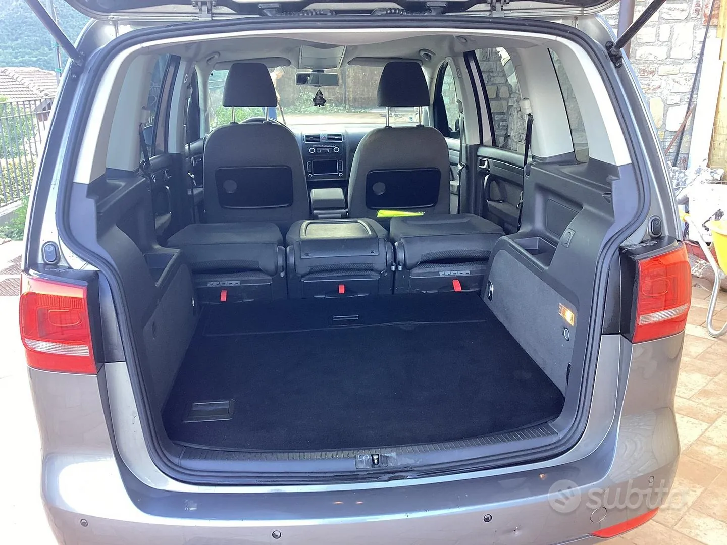 Volkswagen Touran 2011 photo 5