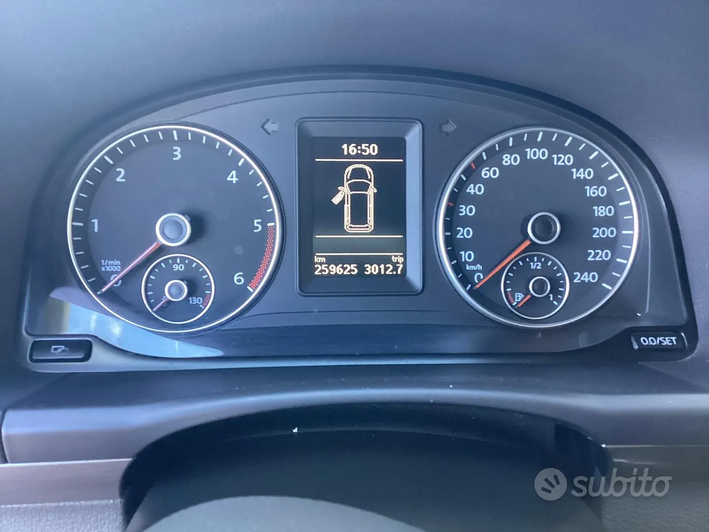 Volkswagen Touran 2011 photo 3