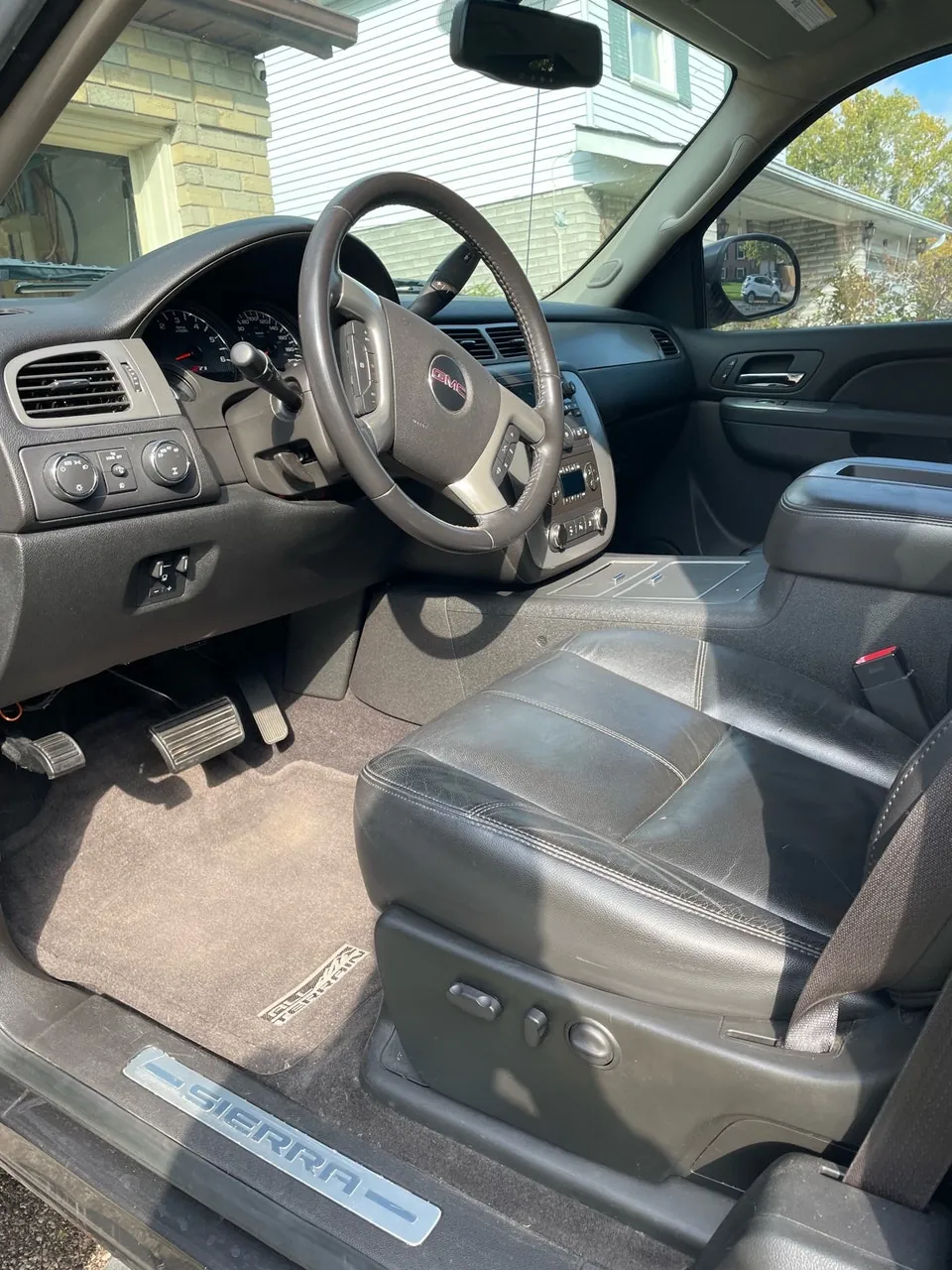 GMC Sierra 2010 photo 2