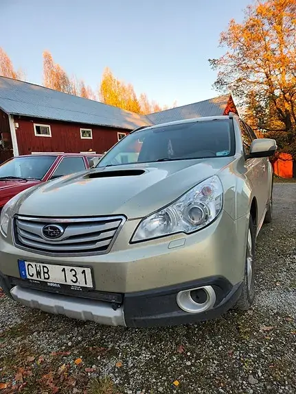 Subaru Outback 2012 photo 2