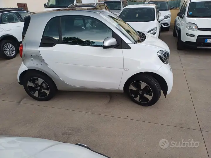 Smart Fortwo 2019 photo 3
