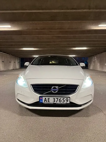 Volvo V40 2013 photo 2