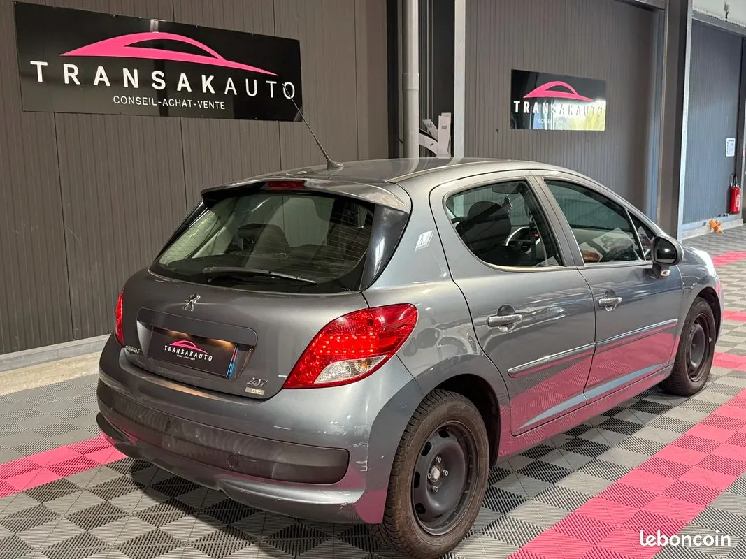 Peugeot 207 2010 photo 3