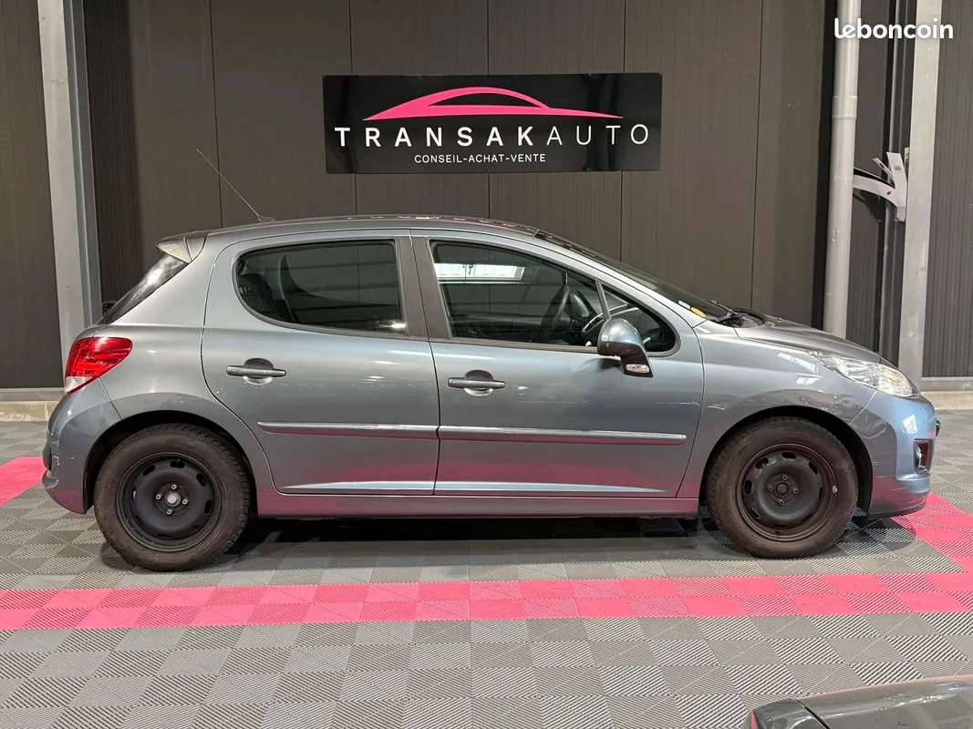 Peugeot 207 2010 photo 2