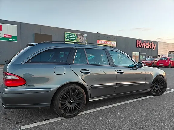 Mercedes-Benz E320 2006 photo 2