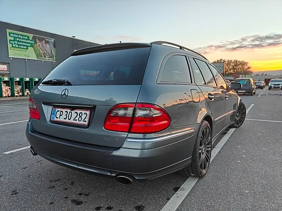 Mercedes-Benz E320 2006 photo 3