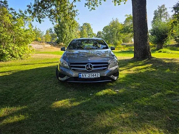 Mercedes-Benz A180 2014 photo 2
