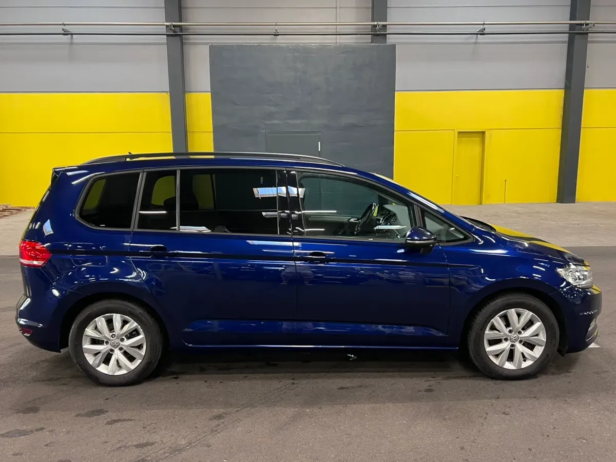 Volkswagen Touran 2017 photo 2