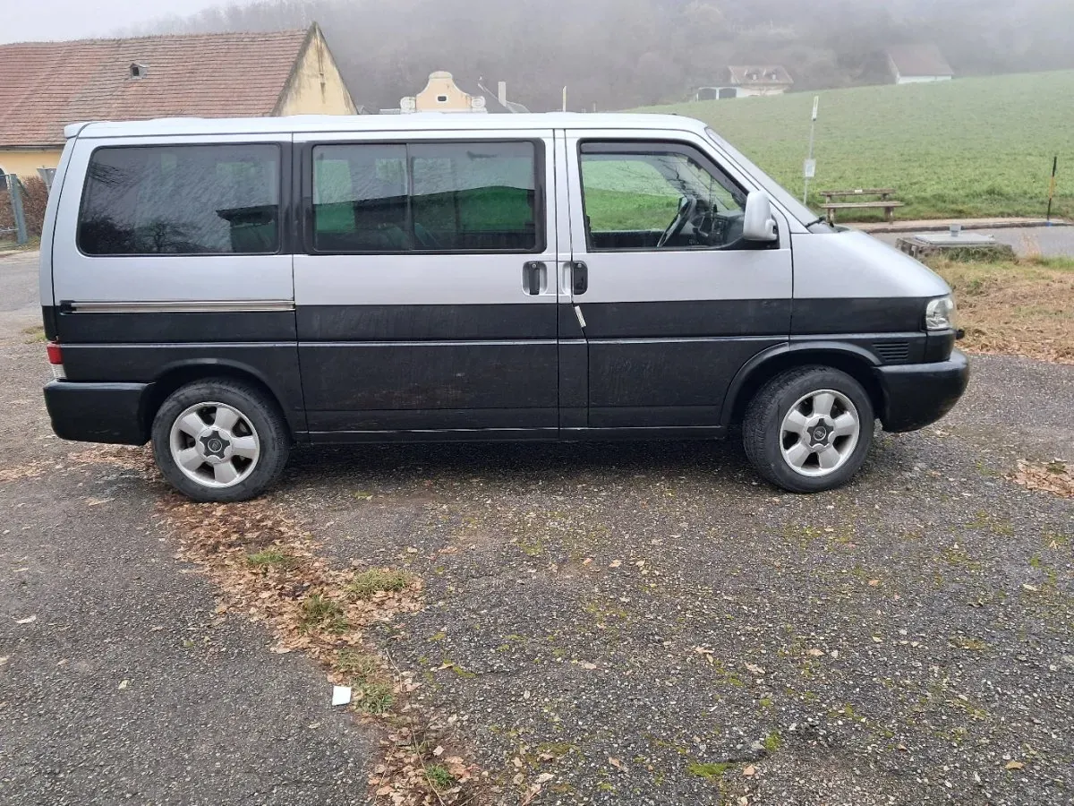 Volkswagen Caravelle 2001 photo 2