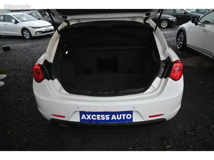 Alfa Romeo Giulietta 2011 photo 3