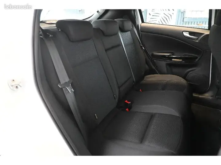 Alfa Romeo Giulietta 2011 photo 4