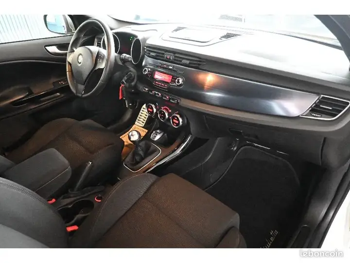 Alfa Romeo Giulietta 2011 photo 5