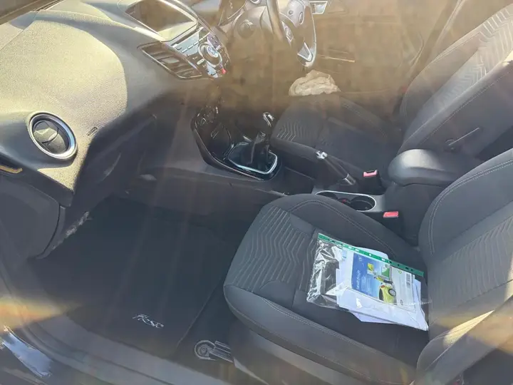 Ford Fiesta 2013 photo 3