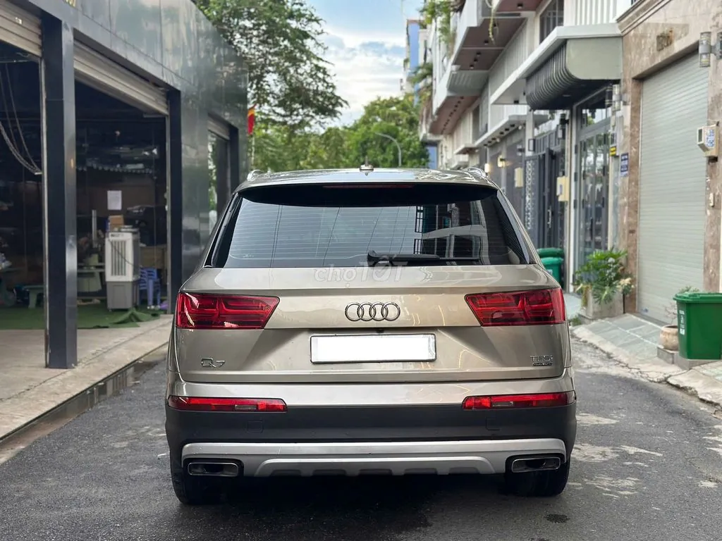Audi Q7 2017 photo 2