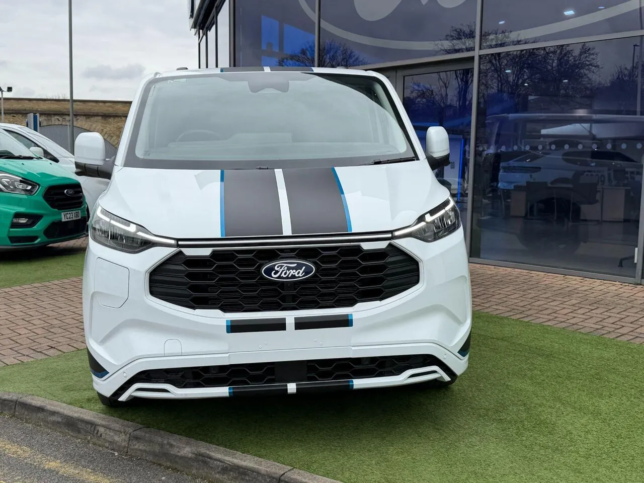 Ford Transit Custom photo 2