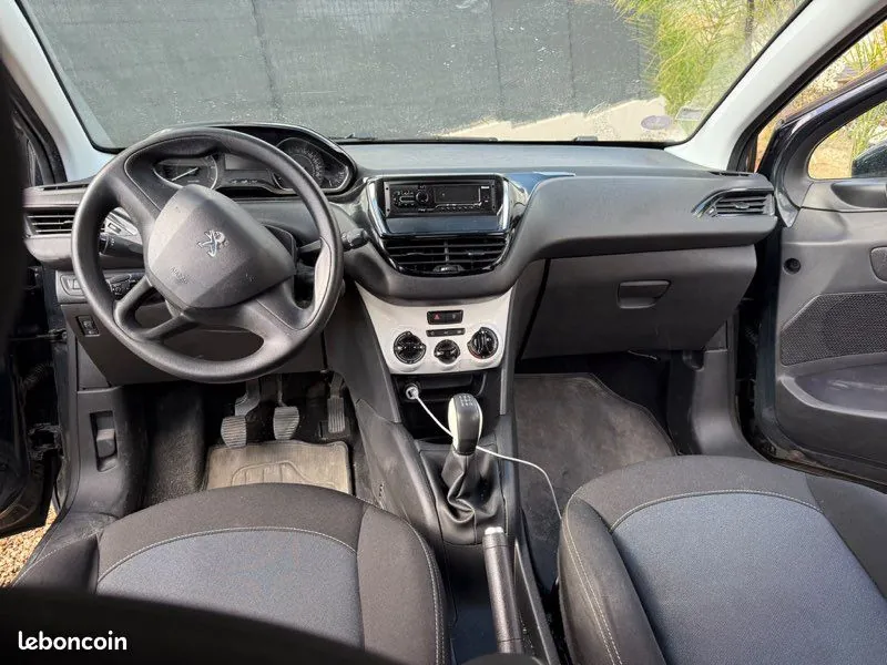 Peugeot 208 2019 photo 3