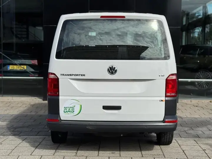 Volkswagen Transporter 2017 photo 2