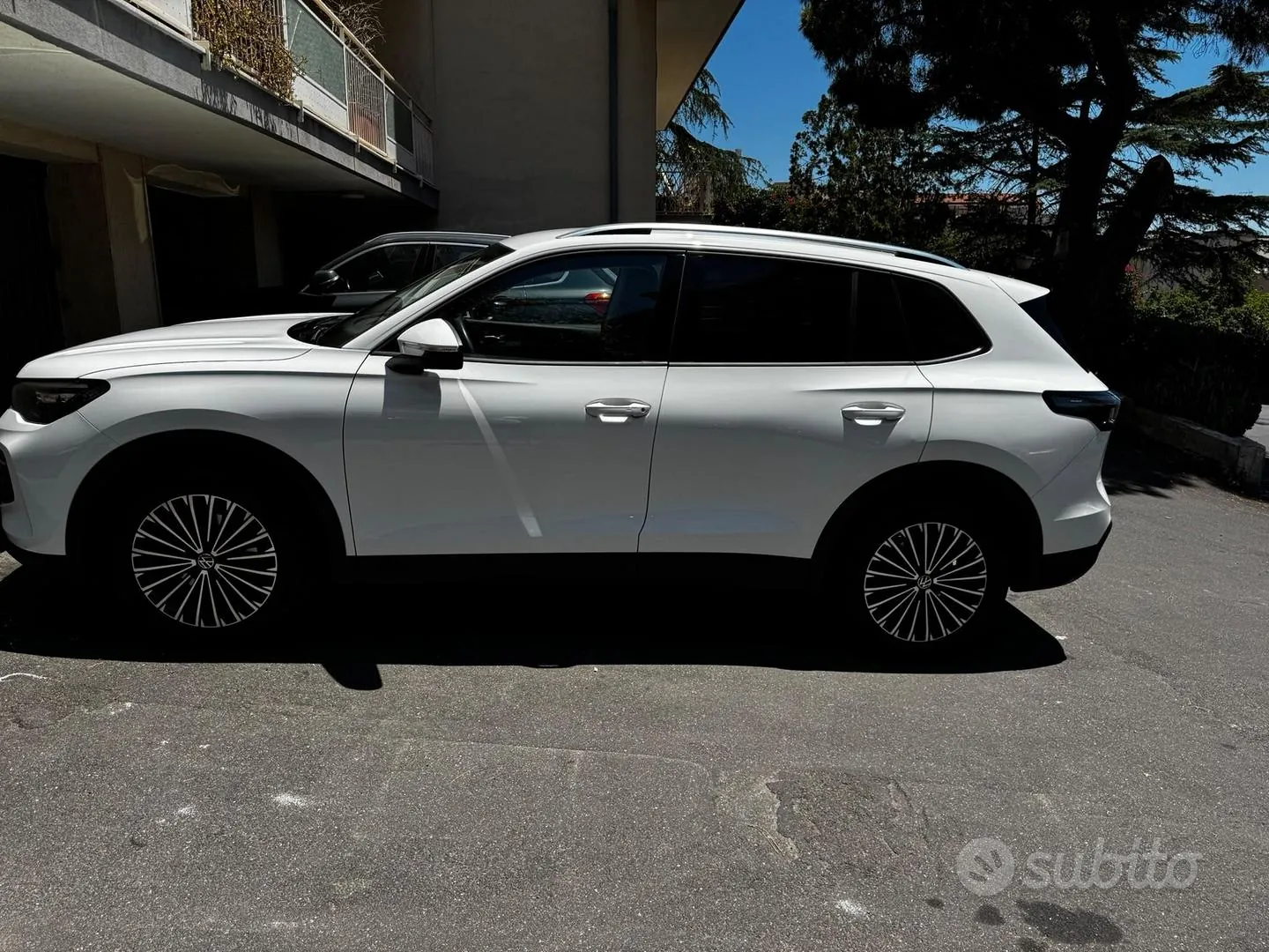 Volkswagen Tiguan 2024 photo 2