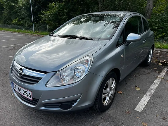 Opel Corsa 2010 photo 2