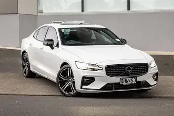 Volvo S60 2022 photo 2