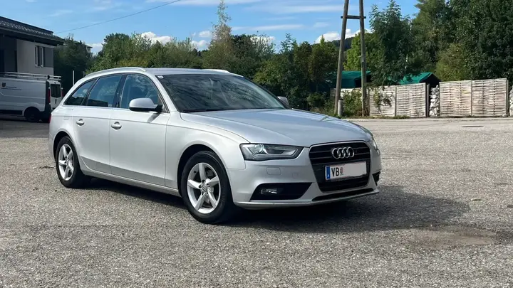 Audi A4 2012 photo 2