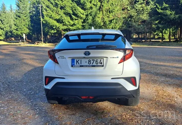 Toyota C-Hr 2020 photo 2