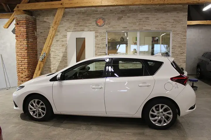 Toyota Auris 2018 photo 3