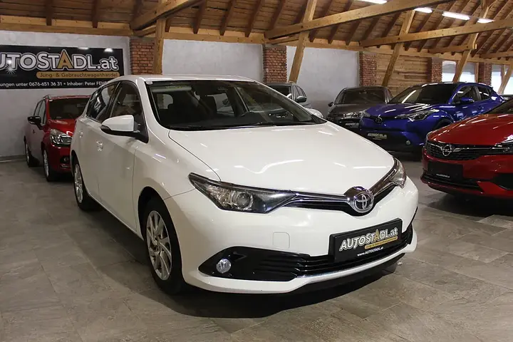 Toyota Auris 2018 photo 2