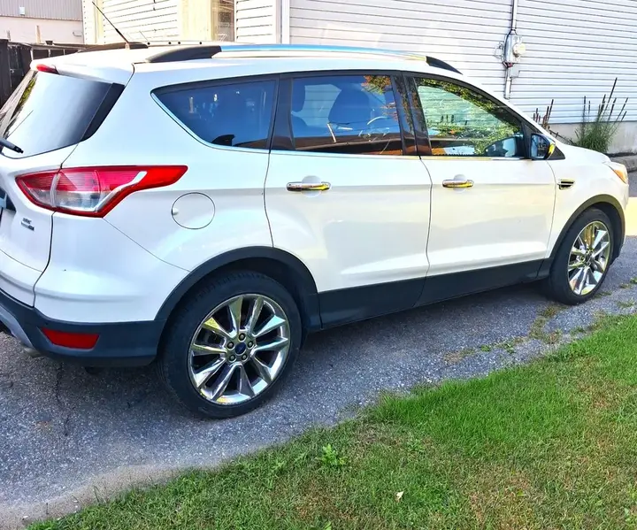 Ford Escape 2016 photo 2