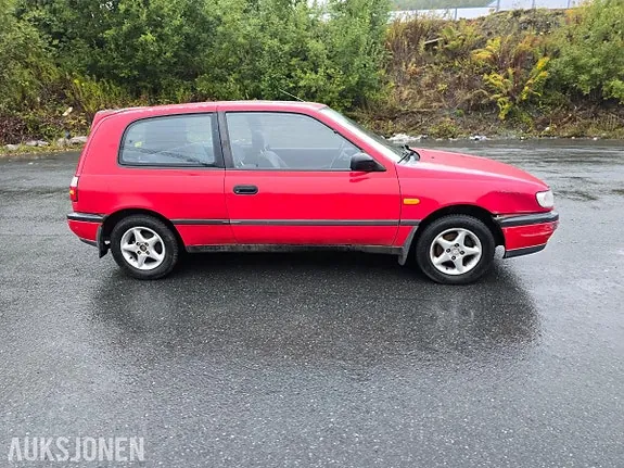 Nissan Sunny 1991 photo 5