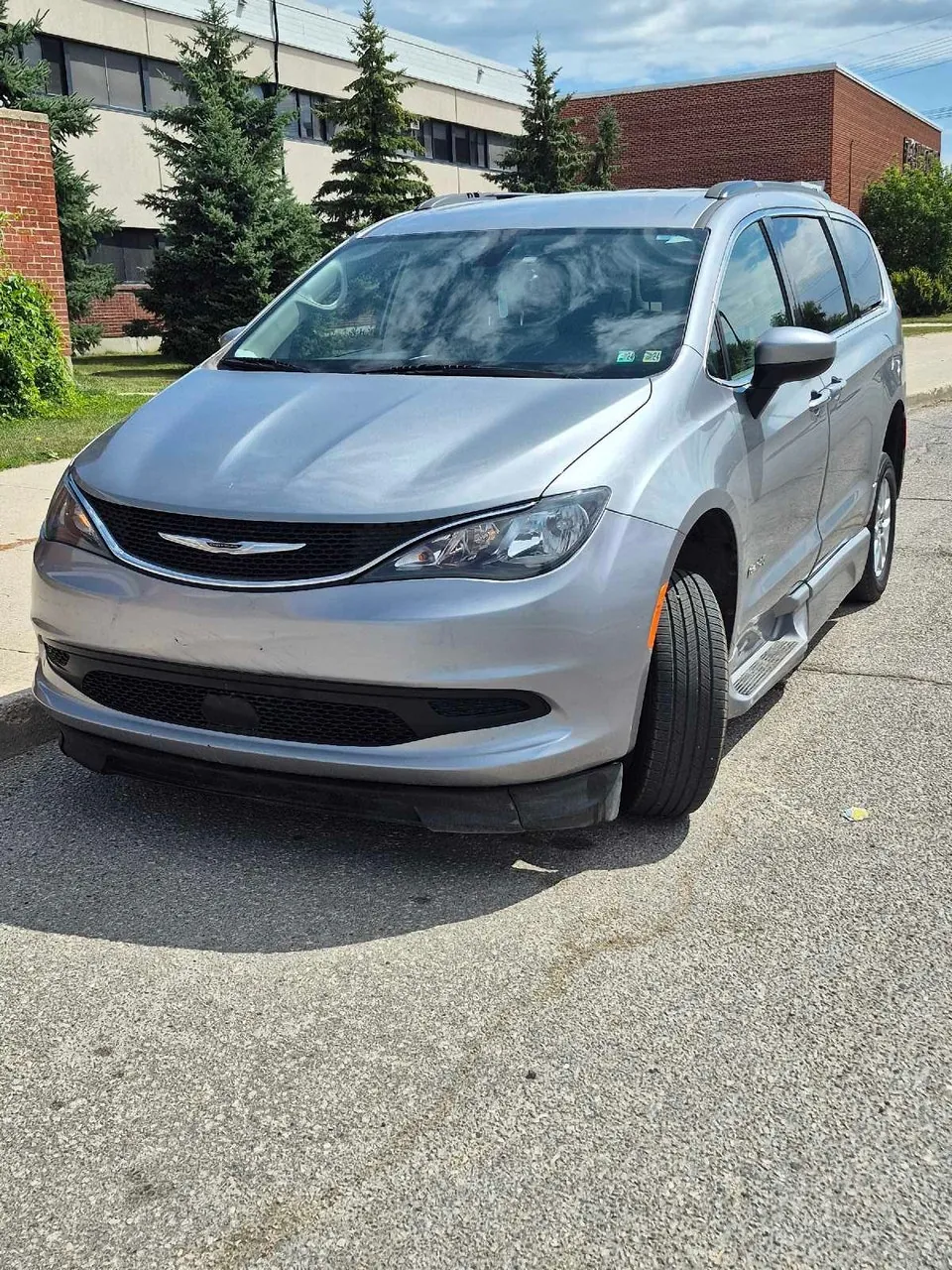 Chrysler Pacifica 2021 photo 2