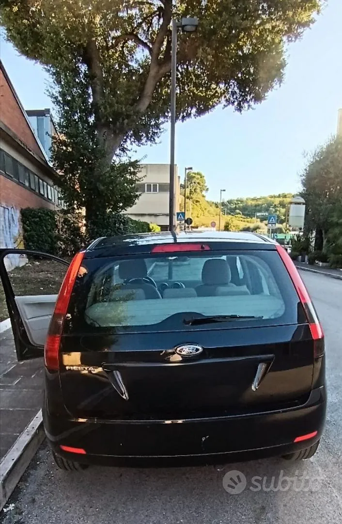 Ford Fiesta 2002 photo 4