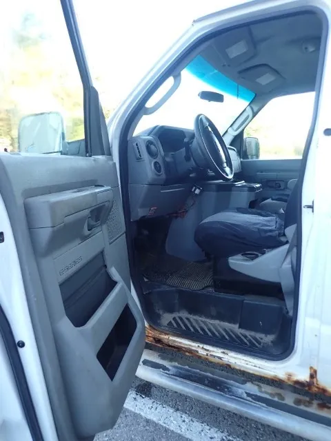 Ford Econoline 2012 photo 4