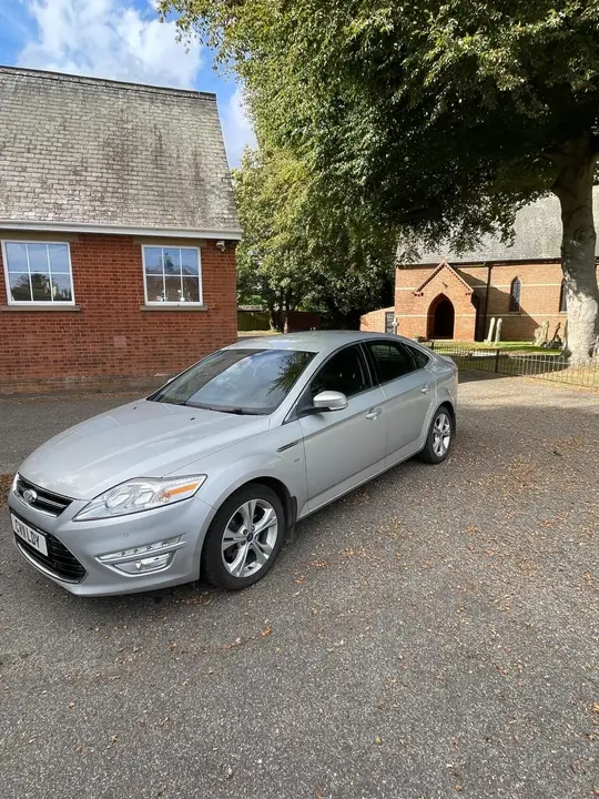 Ford Mondeo 2011 photo 2