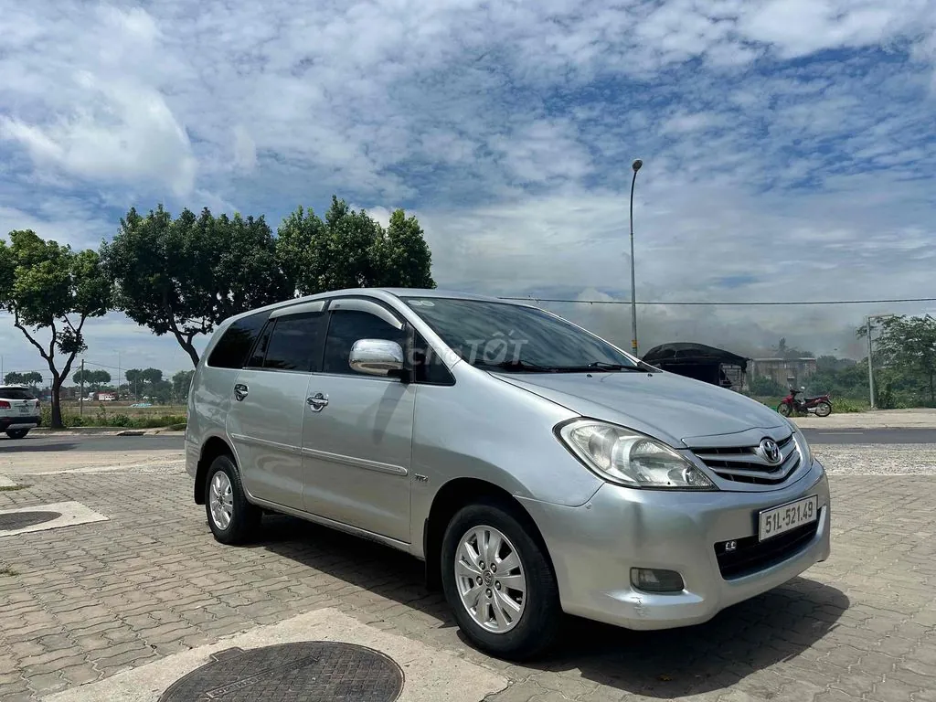 Toyota Innova 2009 photo 2